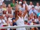 Rozzáená Barbora Strýcová slaví postup do semifinále Wimbledonu.