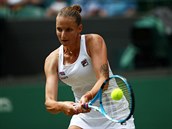 Karolna Plkov ve tetm kole Wimbledonu, ve kterm se utkala s Tchjwankou...