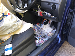 Policie nachytala �idi�e, kter� m�l ve voze neuv��iteln� nepo��dek, dokonce...