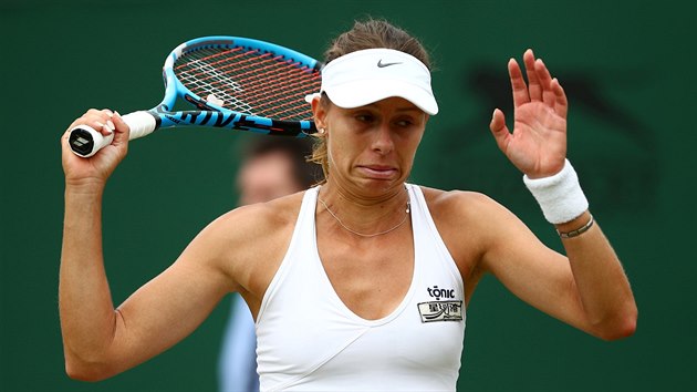 Polsk tenistka Magda Linetteov ve 3. kole Wimbledonu.