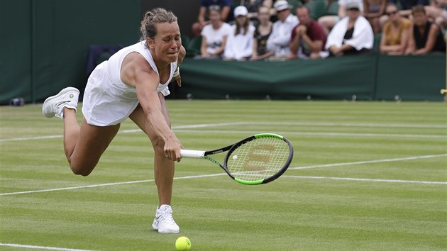 esk tenistka Barbora Strcov bojuje ve 3. kole Wimbledonu.