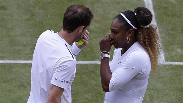 HVZDN PORADA. Andy Murray (vlevo) a Serena Williamsov se spolu pedstavili ve smen tyhe.