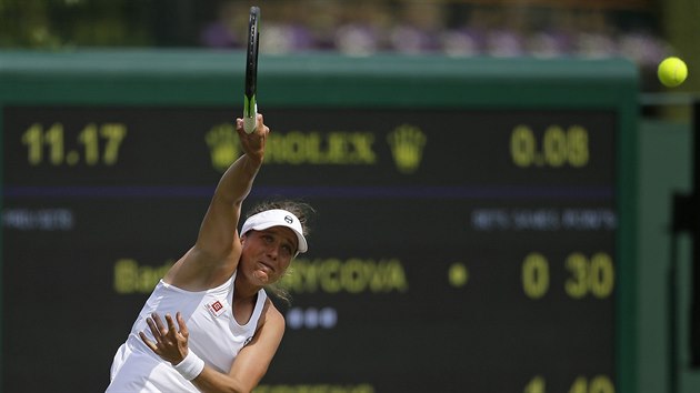 esk tenistka Barbora Strcov podv bhem osmifinle Wimbledonu.