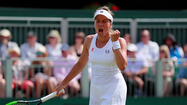 Barbora Strcov bhem osmifinle Wimbledonu.