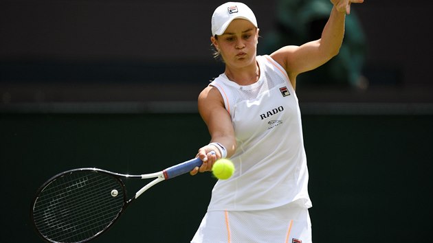 Australanka Ashleigh Bartyov v prvnm kole Wimbledonu