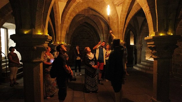 Návštěvníky baziliky svatého Prokopa v Třebíči v sobotu večer provázel Václav Prchal v roli románského kameníka.
