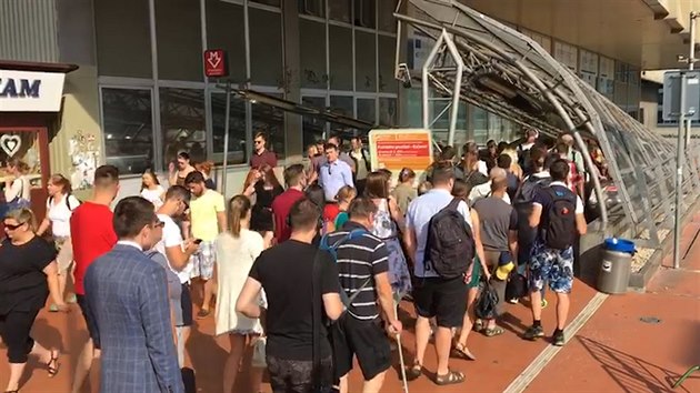 Vluka ve stanici metra Praskho povstn