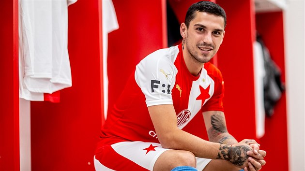 Fotbalista Nicolae Stanciu, kter psobil rok ve Spart, se stal posilou konkurenn Slavie.