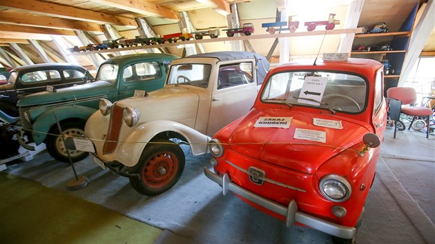 Muzeum historickch vozidel v Poeanech