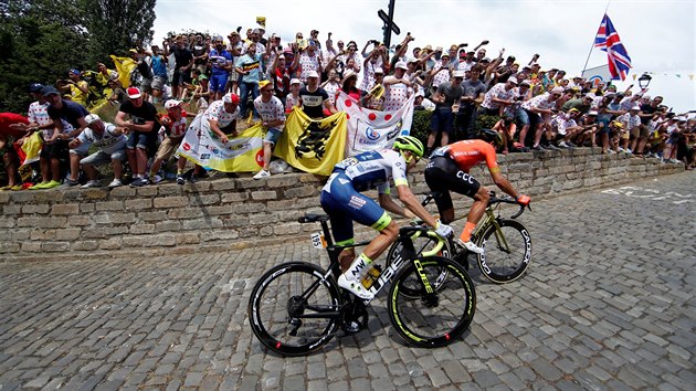 Greg van Avermaet (vpravo) a Xandro Meurisse pi stoupn ke slavn kaplice.