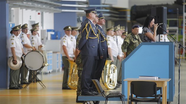 Slavnostn uveden do funkce novho velitele vrtulnkov zkladny v Nmti nad Oslavou Rudolfa Straky.