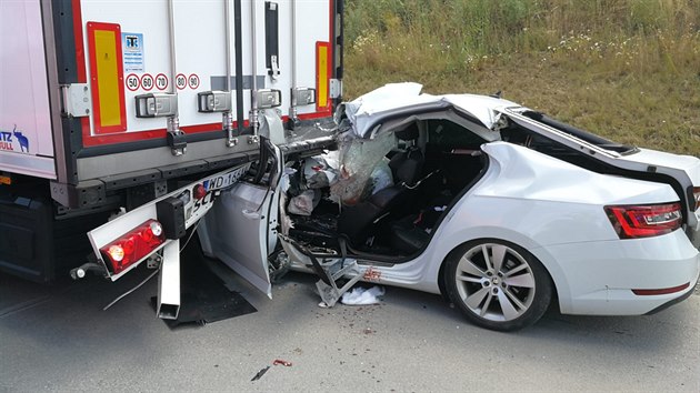 Těžká dopravní nehoda se v úterý odpoledne stala na kilometru 114,5 ve směru na Brno.
