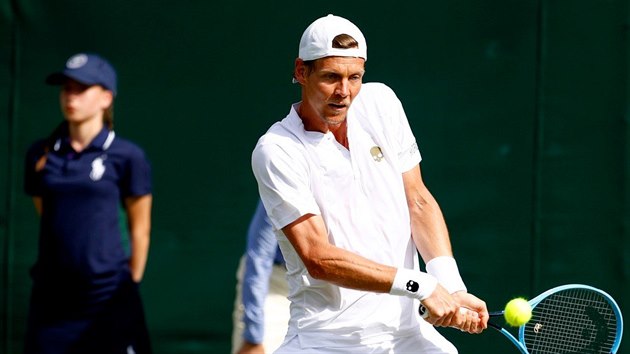 Tom Berdych v prvnm kole Wimbledonu.