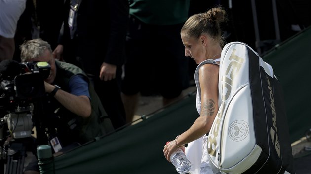 Zklaman Karolna Plkov v osmifinle Wimbledonu.