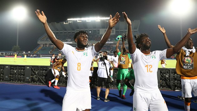 Franck Kessie a Wilfried Bony slav postup vbru Pobe slonoviny do tvrtfinle africkho ampiontu.