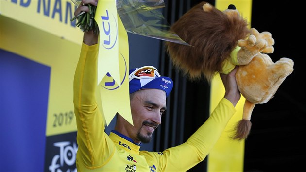 Julian Alaphilippe ve lutm dresu Tour de France po tvrt etap.