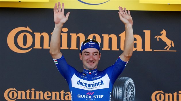 Elia Viviani slav triumf ve tvrt etap Tour de France.