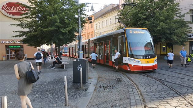 Kolaps tramvajov dopravy na Andlu v Praze (2. 7. 2019)