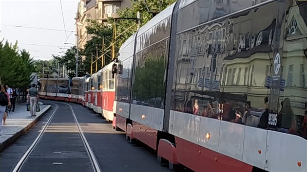 Kolaps tramvajov dopravy na Andlu v Praze (2. 7. 2019)