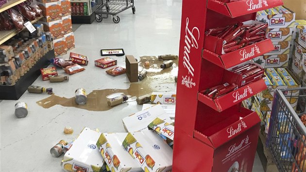 Popadan zbo v supermarketu po zemtesen v Kalifornii (4. 7. 2019)