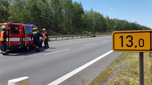 Zsah po nehod na dlnici D5, kter u Berouna vytvoila kolonu. (6. 7. 2019)