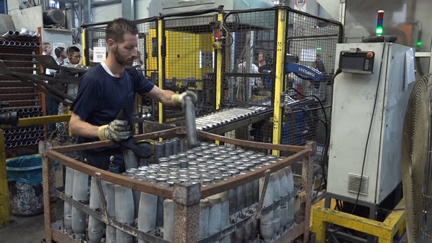 Jedna z tovren je zamen na vrobu bombiek s oxidem uhliitm.