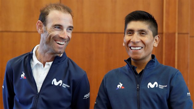 Alejandro Valverde (vlevo) a Nairo Quintana na tiskov konferenci stje Movistar