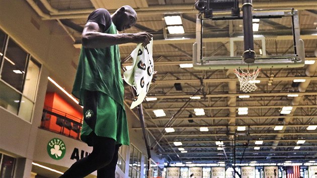 Tacko Fall usiluje o angam v Bostonu.