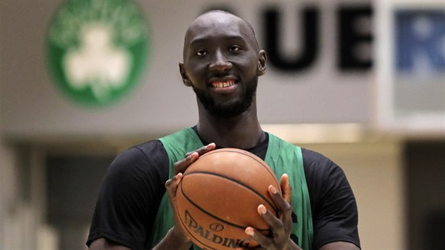 Tacko Fall usiluje o angam v Bostonu.