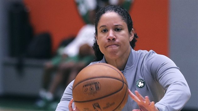 Trenrskou sestavu Boston Celtics rozila Kara Lawsonov.