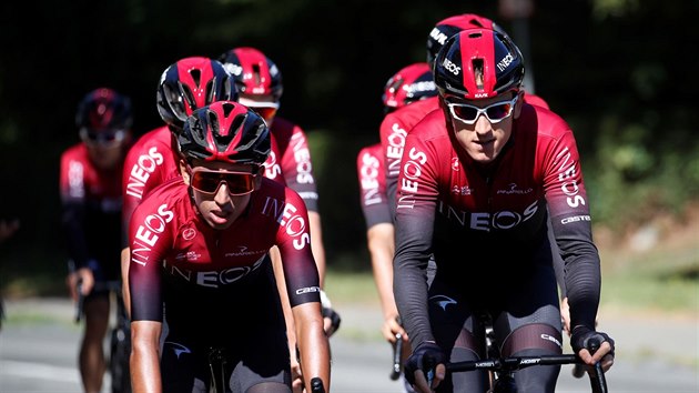 Egan Bernal (vlevo) a Geraint Thomas bhem ppravy stje Ineos