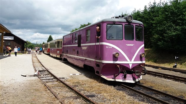 Lokomotiva T47.019 v ele osobnho vlaku JHMD z Jindichova Hradce do Nov Bystice