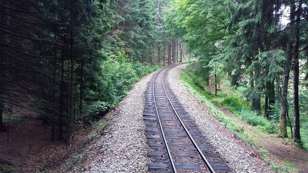 Úzkokolejná trať 229 z Jindřichova Hradce do Nové Bystřice za zastávkou Kaproun