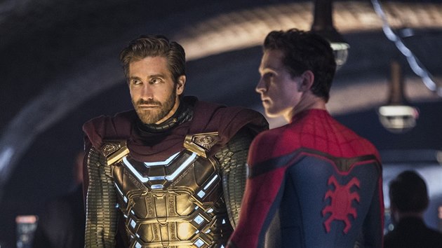 Jake Gyllenhaal a Tom Holland ve filmu Spider-Man: Daleko od domova (2019)