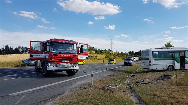 U Temon na Plzesku se srazilo osobn auto s autobusem (3.7. 2019)