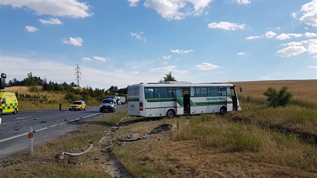 U Temon na Plzesku se srazilo osobn auto s autobusem (3.7. 2019)