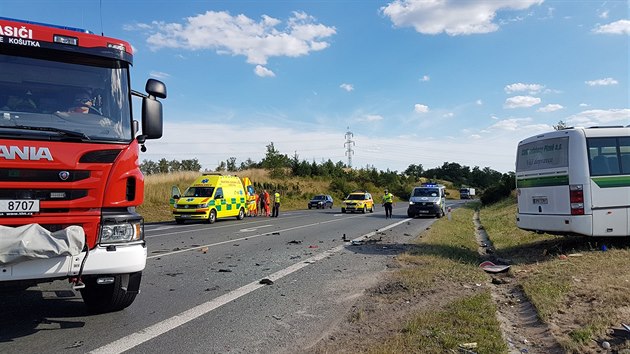 U Temon na Plzesku se srazilo osobn auto s autobusem (3.7. 2019)