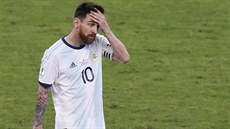 Zklamaný Lionel Messi po vyazení v semifinále turnaje Copa América. Argentina...