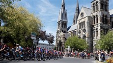 Cyklisté bhem tvrté etapy Tour de France.