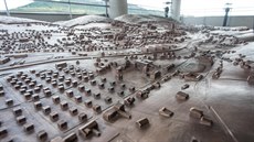 Bronzový model města o rozměrech 5 krát 3 metry je umístěný na terase...