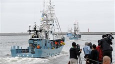 Japonská velrybáská flotila vyplouvá na komerní lov velryb z pístavu...
