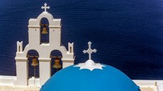 Kostelní k�í�e na ostrov� Santorini