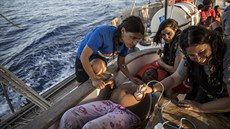 Na palub lodi Alex, která míí s migranty na evropské pobeí (4. ervence...