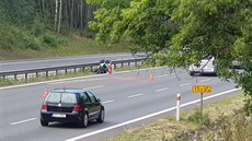 Motorka po nehod na dálnici D5, která u Berouna vytvoila kolonu. (6. 7. 2019)