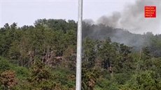 Hasi�i vyjeli k po�áru lesa u p�írodního koupali�t� D�bán. (3. 7. 2019)