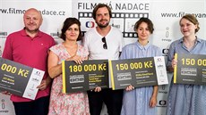 Nositelé cen Filmové nadace (zleva) Ji�í Mi�ek, Zuzana Kirchnerová, Tomá�...