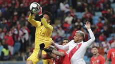 Peruánský branká Pedro Gallese zakroil bhem utkání s Chile.