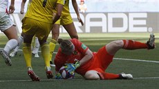 védská brankáka Hedvig Lindahlová zasáhla v zápase s Anglií.