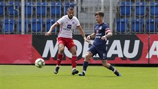 Milan Petrela (vpravo) znovu v dresu Slovácka, zahrál si proti Trenínu.