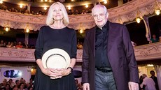 Olga Sommerová a Jiří Suchý promluvili v Karlovarském městkém divadle před...